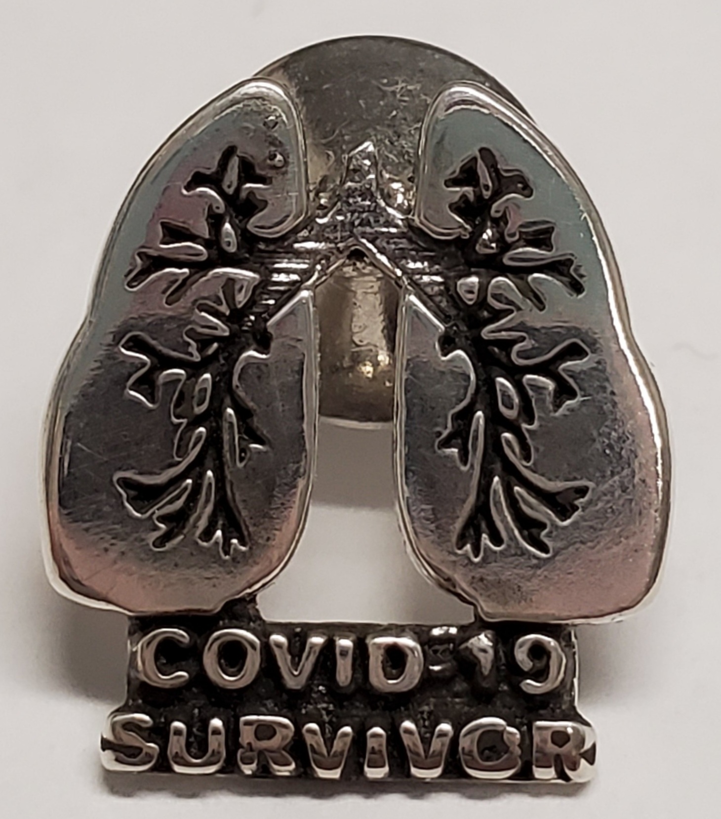 Coronavirus survivor pin